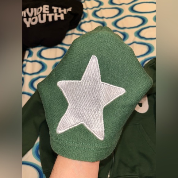 Divide The Youth Y2K Green Sweater - Picture 4 of 6